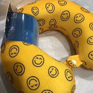 Aeropostale yellow emoji smiley face‎ plush memory foam neck travel pillow new